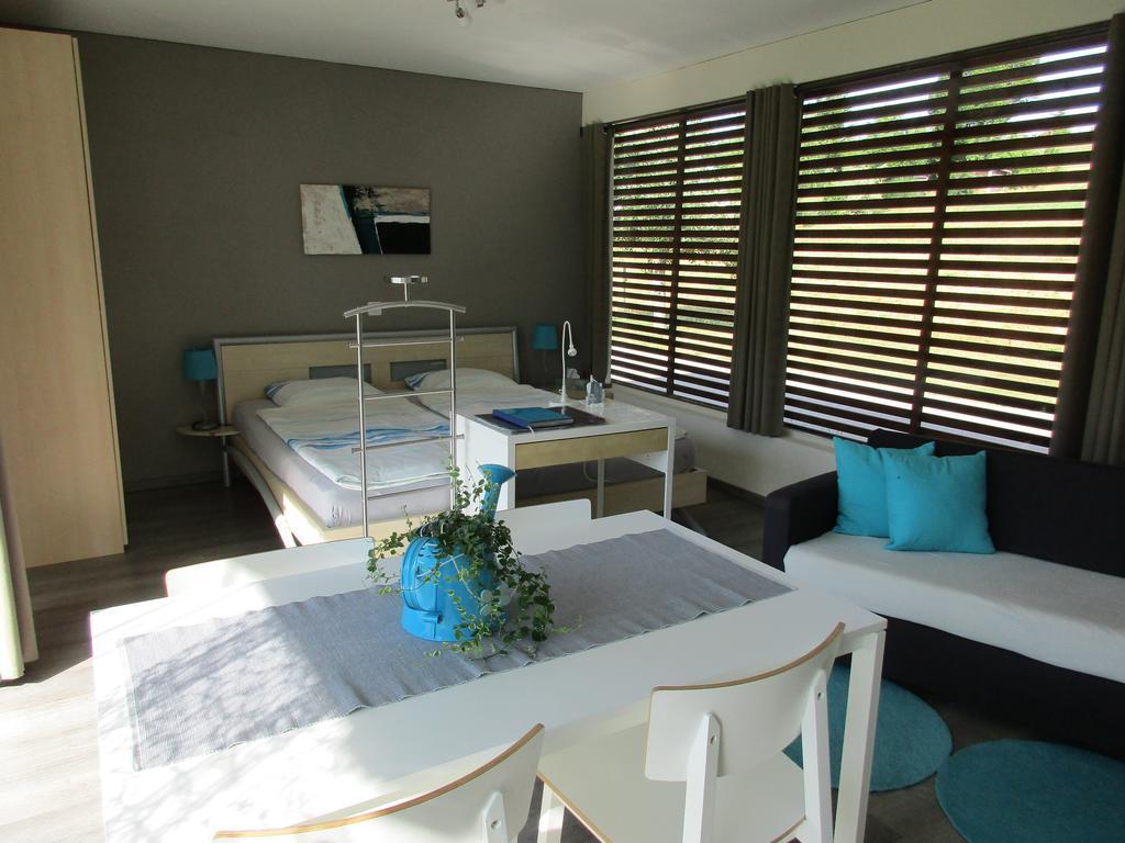 Bnb Pavillon Paisible Bed & Breakfast Orsonnens Room photo